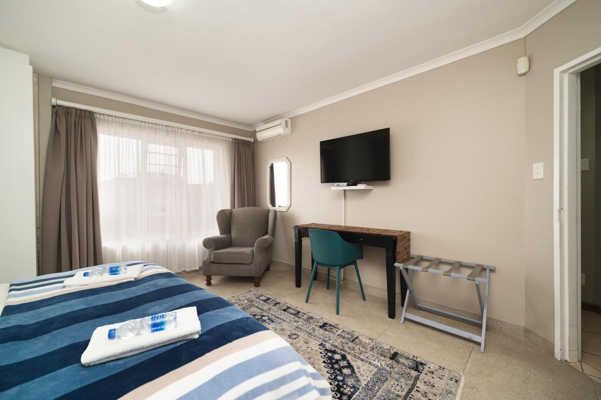 Admirals Lodge Guest House And Brightways Self Catering Apartments Порт-Елізабет Екстер'єр фото